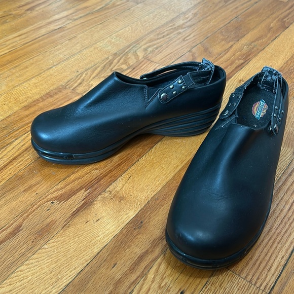 Dickies Leather Comfy Clogs - Picture 2 of 5